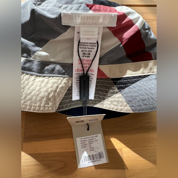 NWT Burberry baby hat, size XS - Picture 2 of 7